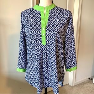 ROCK FLOWER PAPER Geometric 1/4 Button Top—SZ. Md